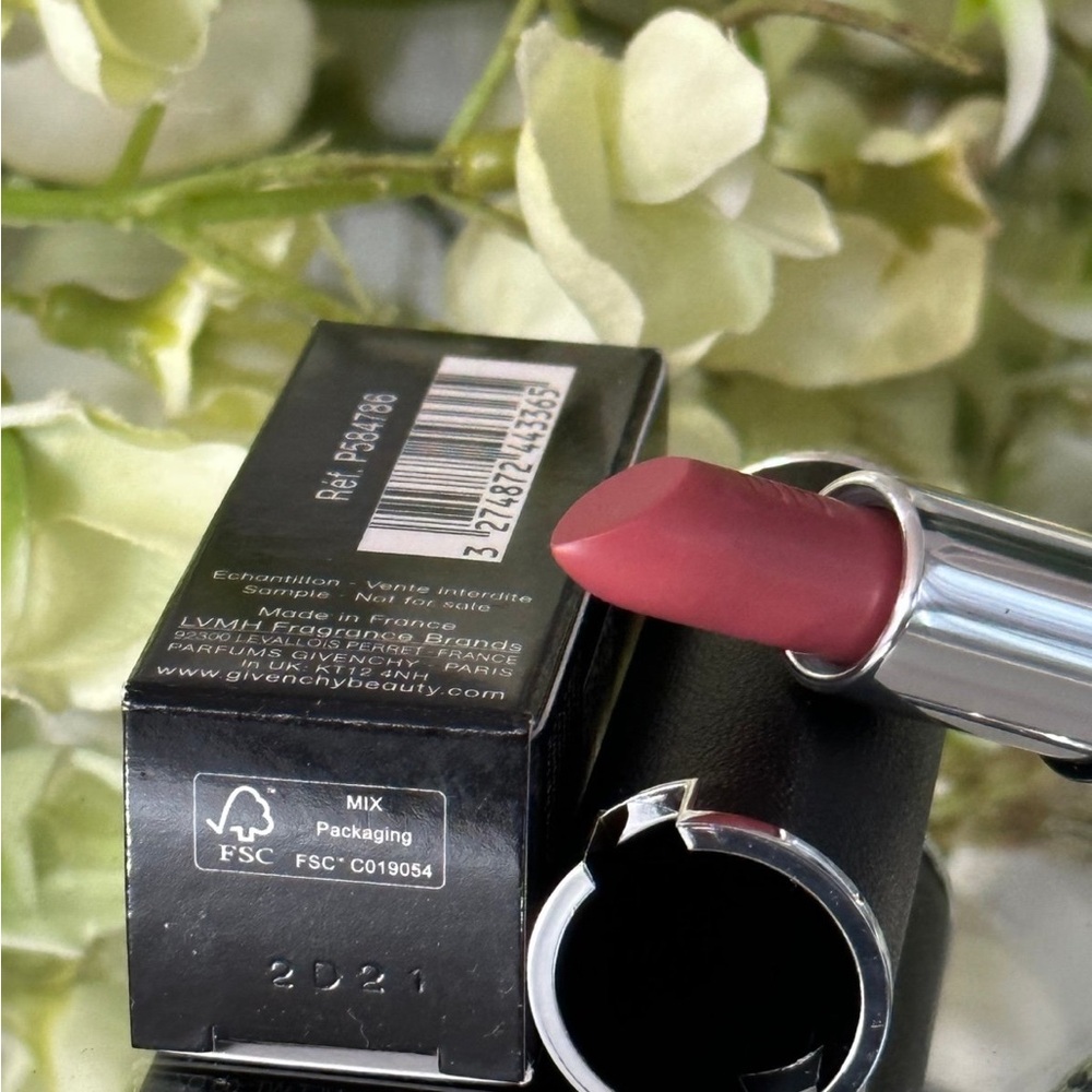 Givenchy - Picture 3 of 9